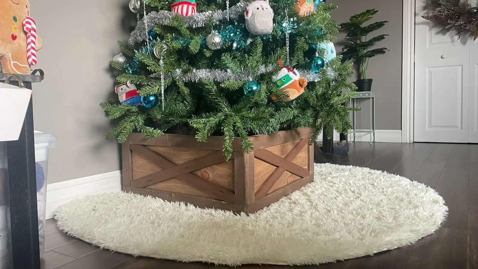 Under the Evergreen — Farmhouse Christmas Tree Box detail 3